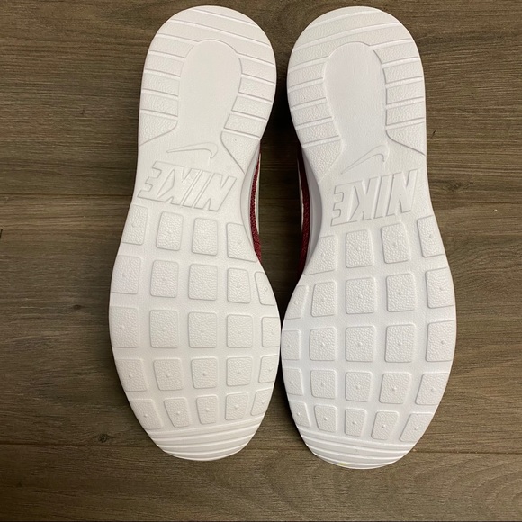 Nike | Tanjun Team Red Light Bone Sneakers Size 10 - Picture 6 of 8